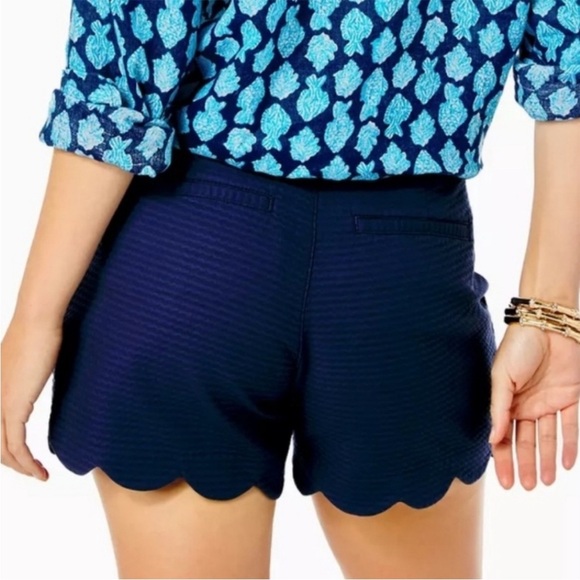 🌻Lilly Pulitzer Blue Textured Scalloped Hem Shorts Size 10 - Picture 4 of 8